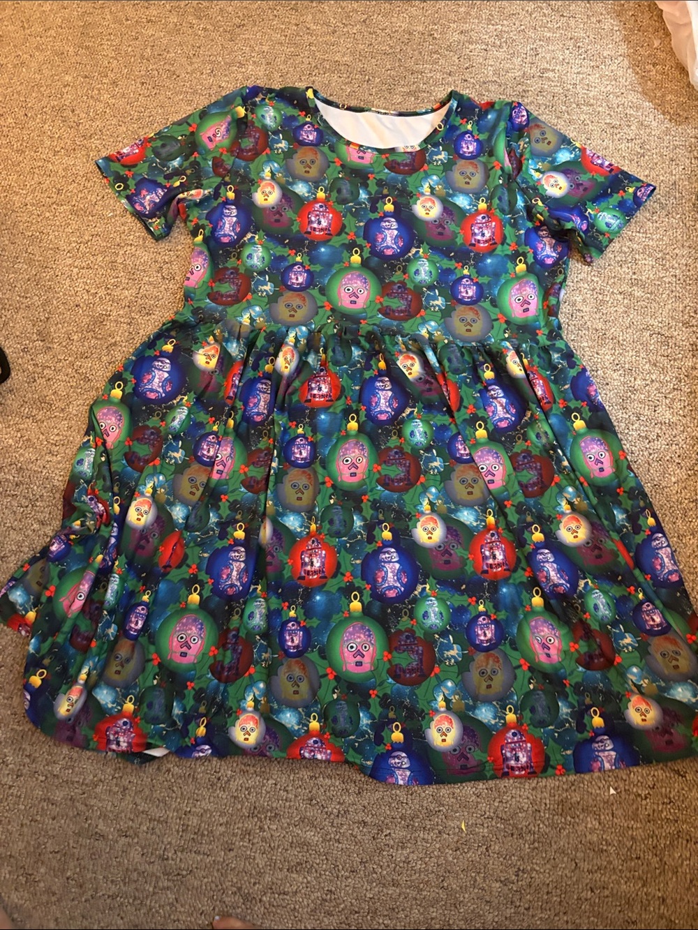 Queen B Short Sleeve Casual Dress in Green Multi-Color Ornament Star-wars Print